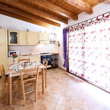 Holiday House Rosmarino